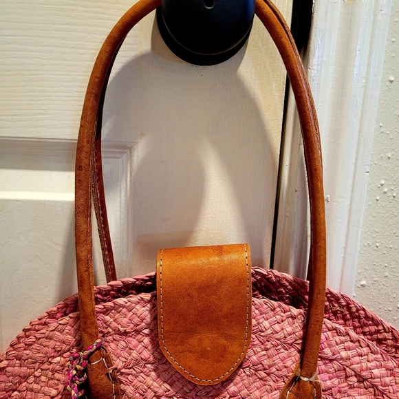 La Jolla round raffia/ straw handbag wifh straw tassel made in Madagascar - Picture 2 of 8